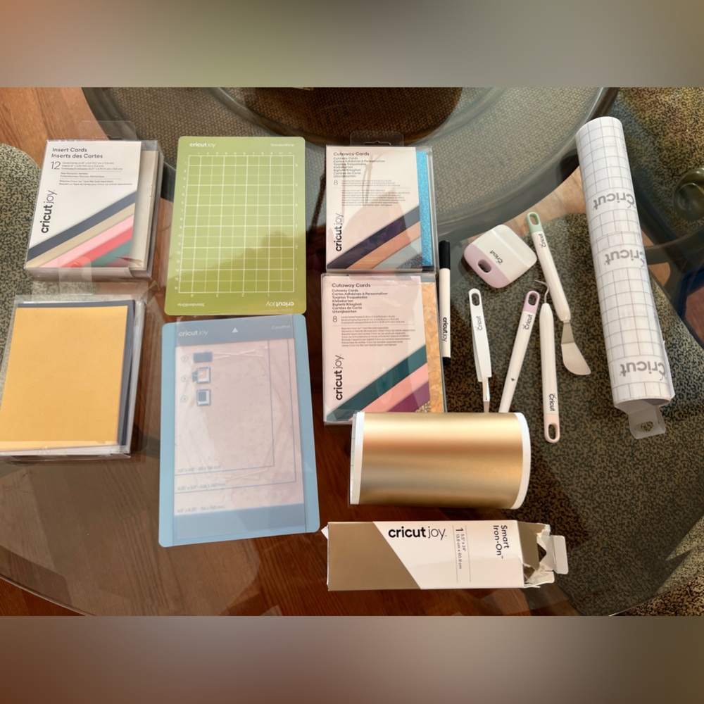 Cricut bundle - Picture 1 of 2
